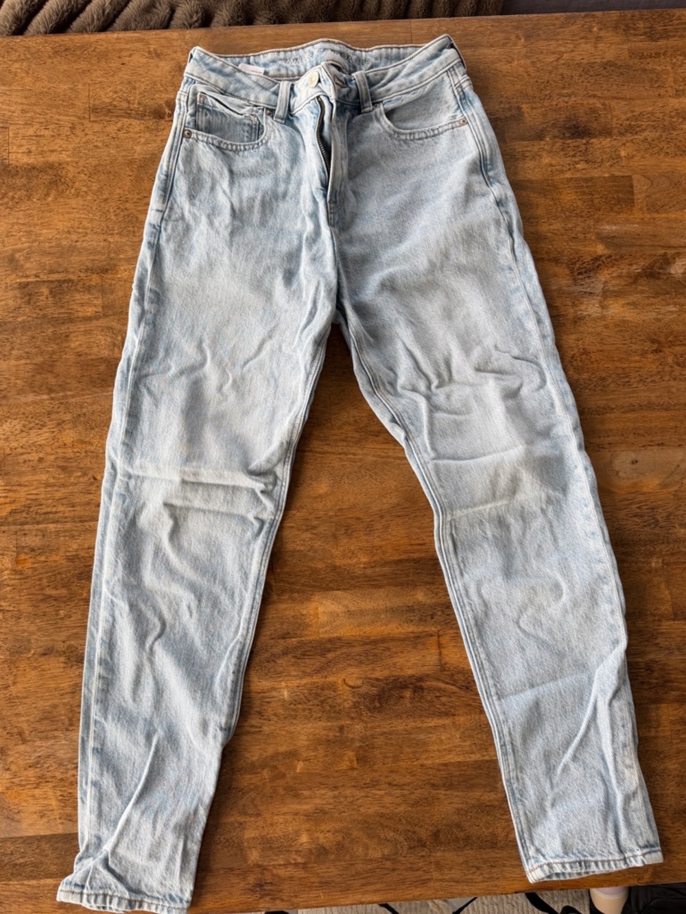 American Eagle Outfitters Light Wash Women’s Mom Jeans